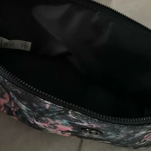 Lululemon Sun Up Sun Down Pouch *2.5L - Picture 4 of 6